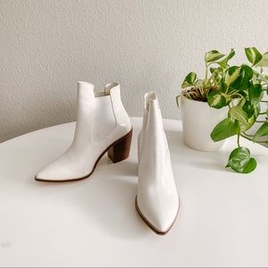 CHINESE LAUNDRY Utah white sand booties